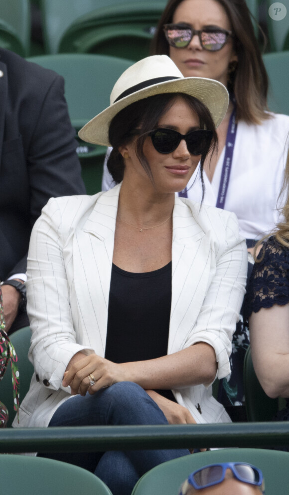 Meghan Markle, duchesse de Sussex, assiste au match "Serena Williams vs Kaja Juvan (2/6 - 6/2 - 6/4)" au Tournoi de Wimbledon 2019, le 4 juillet 2019.