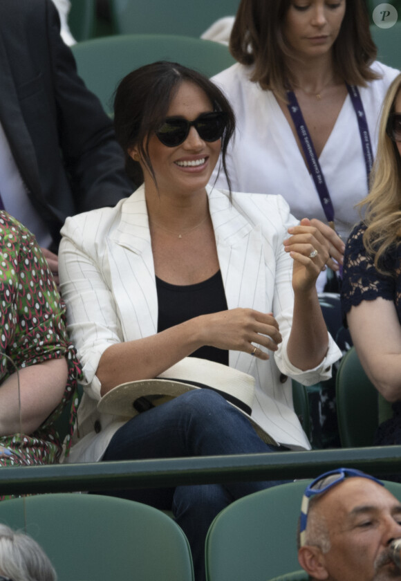 Meghan Markle, duchesse de Sussex, assiste au match "Serena Williams vs Kaja Juvan (2/6 - 6/2 - 6/4)" au Tournoi de Wimbledon 2019, le 4 juillet 2019.