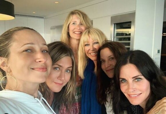 Courteney Cox, Jennifer Aniston et des amies célèbrent la fête nationale américaine le 4 juillet 2019.