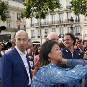 Jeanne d'Hauteserre (maire du 8ème arrondissement de Paris), Jean Dujardin à la projection du film "OSS 177: Le Caire Nid d'Espions" lors de l'évènement "Un Dimanche Au Cinema" sur l'Avenue des Champs-Elysées à Paris, France, le 7 juillet 2019. 1750 personnes ont été sélectionnées pour assister gratuitement, à la projection du film sur l'Avenue des Champs-Elysées. Le CNC, le centre national du cinéma organise cette projection en plein air qui, pour la deuxième année consécutive, pour clore la Fête du Cinéma. © Stephen Caillet/Panoramic/Bestimage