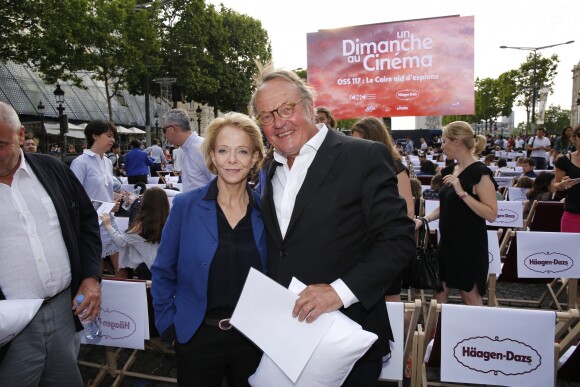 Frédérique Bredin (présidente du centre national du cinéma et de l'image animée), Jean-Noël Reinhardt (président du Comité Champs-Elysées) à la projection du film "OSS 177: Le Caire Nid d'Espions" lors de l'évènement "Un Dimanche Au Cinema" sur l'Avenue des Champs-Elysées à Paris, France, le 7 juillet 2019. 1750 personnes ont été sélectionnées pour assister gratuitement, à la projection du film sur l'Avenue des Champs-Elysées. Le CNC, le centre national du cinéma organise cette projection en plein air qui, pour la deuxième année consécutive, pour clore la Fête du Cinéma. © Stephen Caillet/Panoramic/Bestimage