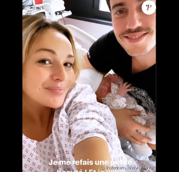 Cindy pose à l'hôpital avec son bébé. Instagram, octobre 2019.