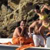 Kendall Jenner, Joan Smalls, Justine Skye et leurs amis s'éclatent en bateau au large de Mykonos, le 8 juillet 2019.