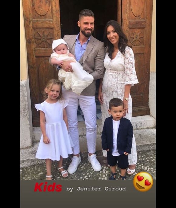 Olivier et Jennifer Giroud avec leurs trois enfants, Jade, 5 ans, Evan et Aaron. Photo publiée sur Instagram le 26 novembre 2018. 