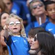 Jennifer Giroud (la femme d'Olivier Giroud) et sa fille lors du match des 8ème de finale de l'UEFA Euro 2016 France-Irlande au Stade des Lumières à Lyon, France le 26 juin 2016. © Cyril Moreau/Bestimage