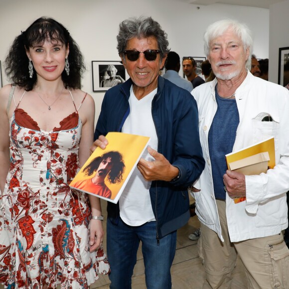 Exclusif - Tony Franck, Hugues Aufray et sa compagne Muriel - Vernissage de l'exposition photo "Divine Marilyn" à la Galerie Joseph à Paris le 10 juillet 2019. A partir du mardi 9 juillet et jusqu'au 22 septembre, la galerie Joseph, à Paris, réussit avec l'exposition " Divine Marilyn ", le tour de force de réunir les clichés de quatre grands noms de la photographie américaine ayant immortalisé Marilyn Monroe. © Marc Ausset-Lacroix/Bestimage