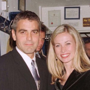 George Clooney et Celine Balitran à Londres le 24 juin 1997.