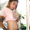 Jesta (Koh-Lanta), enceinte de son premier enfant, partage l'évolution de sa grossesse du début à janvier 2019.
