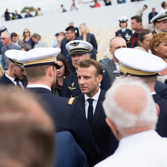 Emmanuel Macron, président de la République Française, va saluer la foule à la fin du 139ème défilé militaire du 14 juillet, jour de Fête Nationale, sur les Champs-Elysées. Paris, le 14 juillet 2019. Raphael Lafargue/Pool/Bestimage