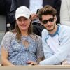 Pierre Niney et sa compagne Natasha Andrews (enceinte) - Célébrités dans les tribunes des internationaux de France de tennis de Roland Garros à Paris, France, le 9 juin 2019. © Jacovides-Moreau/Bestimage