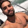 Kendji Girac torse nu sur un bateau. Photo publiée sur Instagram le 16 juillet 2019.