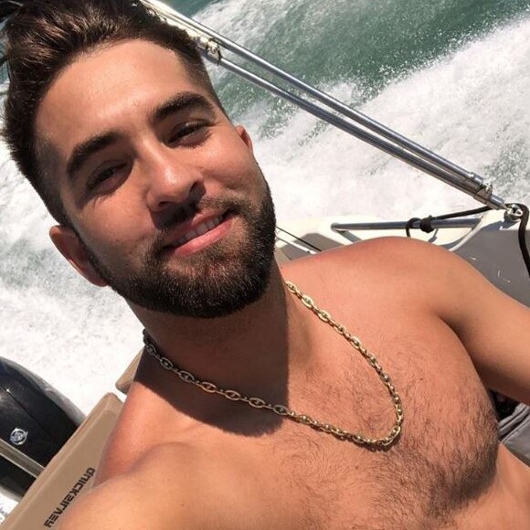 Kendji Girac torse nu sur un bateau. Photo publiée sur Instagram le 16 juillet 2019.