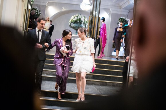 Leïla Bekhti et Marion Cotillard à la sortie du gala Vogue Foundation lors de la mode Haute-Couture automne-hiver 2019/2020 au Trianon à Paris, France, le 02 juillet 2019. © Tiziano da Silva/Bestimage