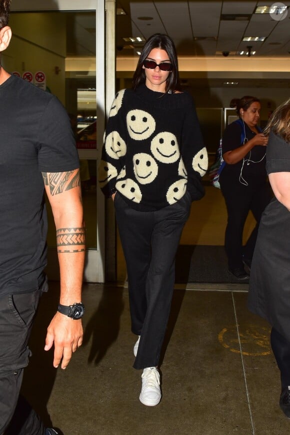 Exclusif - Kendall Jenner à son arrivée à l'aéroport de LAX à Los Angeles, le 17 juillet 2019.