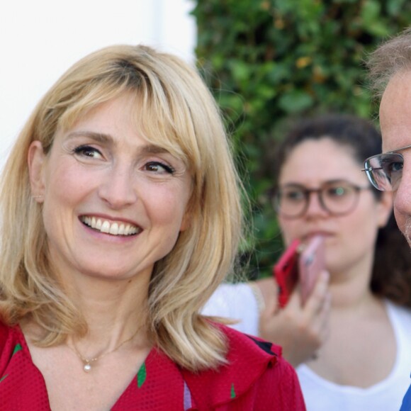 Julie Gayet et Christophe Lambert au Château Grand Puy Ducasse lors de la 5ème édition "Les Vendanges du 7ème Art : Festival International du Film en Médoc" à Pauillac, le 10 juillet 2019. © Patrick Bernard/Jean-Marc Lhomer/Bestimage