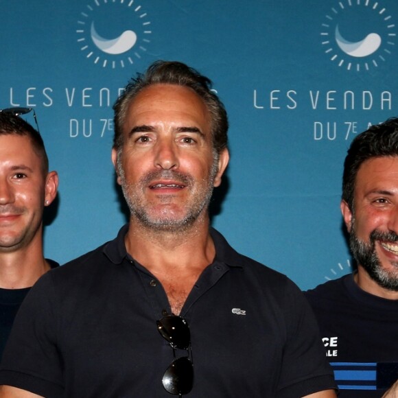 Jean Dujardin (parrain du festival) avec des agents de la police municipale lors de la 5ème édition "Les Vendanges du 7ème Art : Festival International du Film en Médoc" à Pauillac, le 4 juillet 2019. © Patrick Bernard/Jean-Marc Lhomer/Bestimage