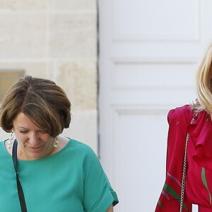 Exclusif - L'actrice Julie Gayet à l'occasion de sa journèe de conférence et de masterclass sur le cinéma au Féminin durant le festival du film international de Pauillac, dans le Médoc, a pu visiter le prestigieux Château Grand-Puy Ducasse, Grand cru classé, qui a la particularité d'avoir une femme maître de chais, Cécile Barnier, à la tête des précieuses cuvées. Julie Gayet était heureuse et étonnée de voir une femme à la tête des caves du château. Elle a ensuite réalisé une photo en 3D et en mouvement avec un système regroupant une vingtaine d'appareils photos déclenchant en même temps, à Pauillac, France, le 10 Juillet 2019. © Bernard-Lhomer/Bestimage