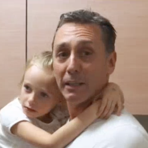 Daniel Ducruet avec ses filles Pauline Ducruet et Linoué Ducruet, chez lui au Cap d'Ail, dans le magazine Story : des vies hors normes diffusé sur M6 le 21 juillet 2019.