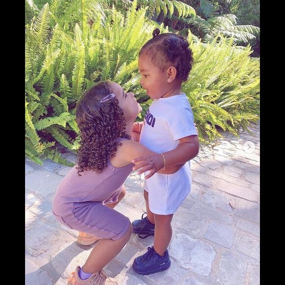 La fille de Rob Kardashian, Dream Kardashian, et sa cousine, la fille de Khloé Kardashian, True Thompson.