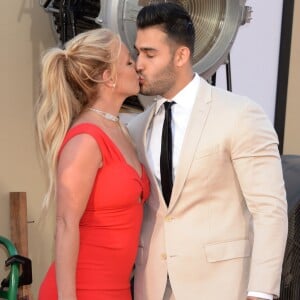 Britney Spears et son compagnon Sam Asghari à la première de "Once Upon a Time... in Hollywood" à Los Angeles, le 22 juillet 2019.