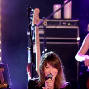 Semi-exclusif - Carla Bruni-Sarkozy en concert au théâtre de Verdure du Grand Jardin à Le Lavandou le 23 juillet 2019. © Dominique Jacovides-Cyril Moreau/Bestimage