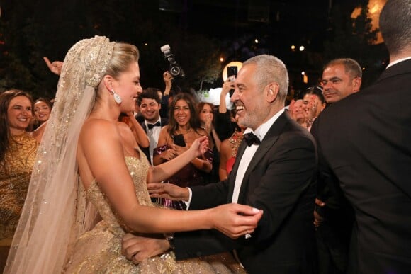 Elie Saab et sa belle-fille Christina Mourad lors du mariage d'Elie Saab Jr et Christina à Faqra. Le 19 juillet 2019.