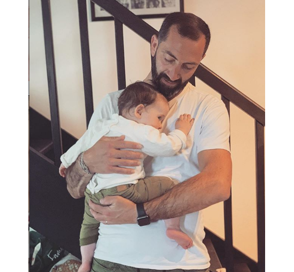 Romy avec son papa Justin, ancien candidat de "Mariés au premier regard", le 16 juin 2019
