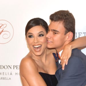 Eva Longoria et Adrian Martin au photocall de la 8ème édition du "Global Gift Gala" à Marbella, le 12 juillet 2019.