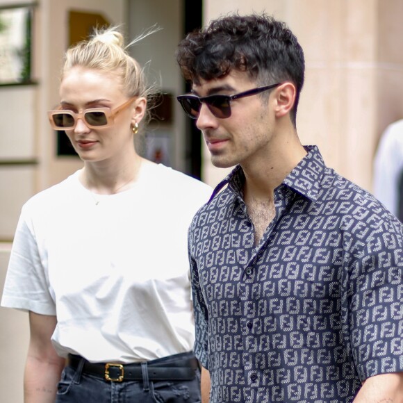 Sophie Turner et Joe Jonas quittant Le Royal Monceau à Paris, le 24 juin 2019.