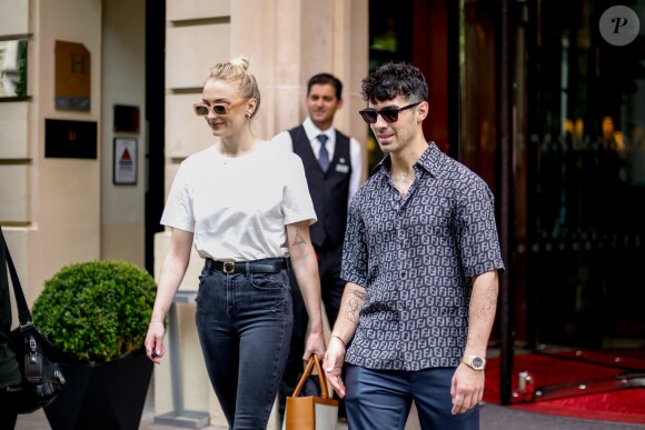 Sophie Turner et Joe Jonas quittant Le Royal Monceau à Paris, le 24 juin 2019.