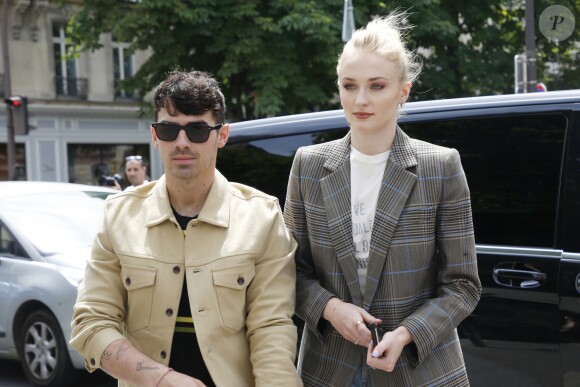 Joe Jonas et Sophie Turner arrivent au restaurant L'Avenue à Paris le 23 juin 2019