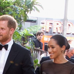 Meghan Markle, duchesse de Sussex, avec le prince Harry lors de la première du film Le Roi Lion au cinéma Odeon Luxe Leicester Square à Londres, le 14 juillet 2019.