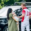 Meghan Markle, duchesse de Sussex, avec son fils Archie dans les bras le 10 juillet 2019 dans le Berkshire lors d'un tournoi de polo disputé par le prince Harry à Wokinghan.