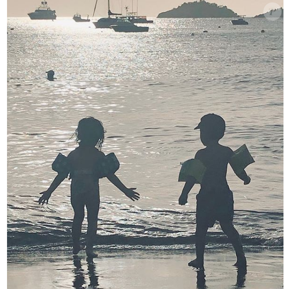 Faustine Bollaert en famille sur Instagram.