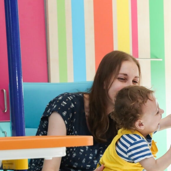 Le prince Harry, duc de Sussex, lors d'une visite à l'hôpital pour enfants de Sheffield le 25 juillet 2019 à Sheffield, en Angleterre le 25 juillet 2019.