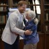 Le prince Harry, duc de Sussex, s'entretient avec le Dr Jane Goodal dans le cadre se son programme Roots & Shoots Global Leadership au chateau de Windsor dans le Berkshire, le 23 juillet 2019.