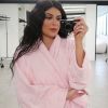 Capture video - Une journée dans la vie de Kylie Jenner - 7 juin 2019 Los Angeles.  Los Angeles, - Kylie Jenner: A Day in the Life - "I wanted to give you guys a glimpse into a typical day for me. You guys have been asking to see my new office, but I thought it would be fun to show you everything from the moment I wake up, so I'm taking you into my home, my closet, my business meetings, my photoshoots and more" --------- BACKGRID DOES NOT CLAIM ANY COPYRIGHT OR LICENSE IN THE ATTACHED MATERIAL. ANY DOWNLOADING FEES CHARGED BY BACKGRID ARE FOR BACKGRID'S SERVICES ONLY, AND DO NOT, NOR ARE THEY INTENDED TO, CONVEY TO THE USER ANY COPYRIGHT OR LICENSE IN THE MATERIAL. BY PUBLISHING THIS MATERIAL , THE USER EXPRESSLY AGREES TO INDEMNIFY AND TO HOLD BACKGRID HARMLESS FROM ANY CLAIMS, DEMANDS, OR CAUSES OF ACTION ARISING OUT OF OR CONNECTED IN ANY WAY WITH USER'S PUBLICATION OF THE MATERIAL07/06/2019 - Los Angeles