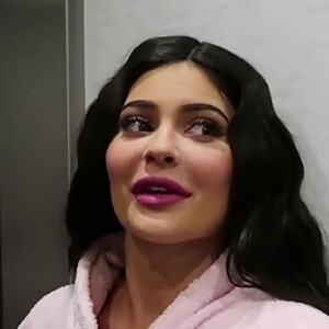 Capture video - Une journée dans la vie de Kylie Jenner - 7 juin 2019 Los Angeles.  Los Angeles, - Kylie Jenner: A Day in the Life - "I wanted to give you guys a glimpse into a typical day for me. You guys have been asking to see my new office, but I thought it would be fun to show you everything from the moment I wake up, so I'm taking you into my home, my closet, my business meetings, my photoshoots and more" --------- BACKGRID DOES NOT CLAIM ANY COPYRIGHT OR LICENSE IN THE ATTACHED MATERIAL. ANY DOWNLOADING FEES CHARGED BY BACKGRID ARE FOR BACKGRID'S SERVICES ONLY, AND DO NOT, NOR ARE THEY INTENDED TO, CONVEY TO THE USER ANY COPYRIGHT OR LICENSE IN THE MATERIAL. BY PUBLISHING THIS MATERIAL , THE USER EXPRESSLY AGREES TO INDEMNIFY AND TO HOLD BACKGRID HARMLESS FROM ANY CLAIMS, DEMANDS, OR CAUSES OF ACTION ARISING OUT OF OR CONNECTED IN ANY WAY WITH USER'S PUBLICATION OF THE MATERIAL07/06/2019 - Los Angeles