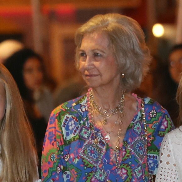 La reine Letizia d'Espagne, ses deux filles, les princesses Leonor et Sofia, et sa belle-mère la reine Sofia d'Espagne sont allées voir le spectacle "The Swan Lake Ballet" à l'Auditorium à Palma de Majorque. Le 2 août 2019.