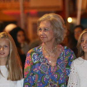 La reine Letizia d'Espagne, ses deux filles, les princesses Leonor et Sofia, et sa belle-mère la reine Sofia d'Espagne sont allées voir le spectacle "The Swan Lake Ballet" à l'Auditorium à Palma de Majorque. Le 2 août 2019.