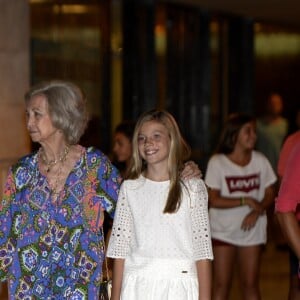 La reine Letizia d'Espagne, ses deux filles, les princesses Leonor et Sofia, et sa belle-mère la reine Sofia d'Espagne sont allées voir le spectacle "The Swan Lake Ballet" à l'Auditorium à Palma de Majorque. Le 2 août 2019.