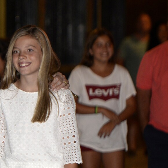 La reine Letizia d'Espagne, ses deux filles, les princesses Leonor et Sofia, et sa belle-mère la reine Sofia d'Espagne sont allées voir le spectacle "The Swan Lake Ballet" à l'Auditorium à Palma de Majorque. Le 2 août 2019.