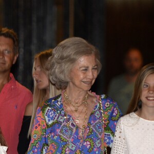 La reine Letizia d'Espagne, ses deux filles, les princesses Leonor et Sofia, et sa belle-mère la reine Sofia d'Espagne sont allées voir le spectacle "The Swan Lake Ballet" à l'Auditorium à Palma de Majorque. Le 2 août 2019.