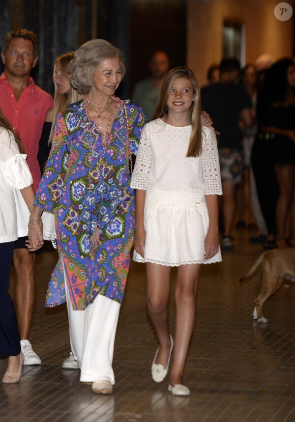 La reine Letizia d'Espagne, ses deux filles, les princesses Leonor et Sofia, et sa belle-mère la reine Sofia d'Espagne sont allées voir le spectacle "The Swan Lake Ballet" à l'Auditorium à Palma de Majorque. Le 2 août 2019.