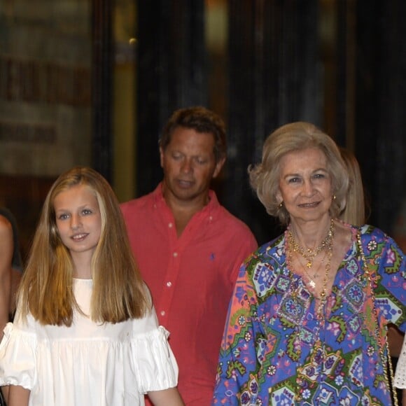 La reine Letizia d'Espagne, ses deux filles, les princesses Leonor et Sofia, et sa belle-mère la reine Sofia d'Espagne sont allées voir le spectacle "The Swan Lake Ballet" à l'Auditorium à Palma de Majorque. Le 2 août 2019.