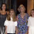 La reine Letizia d'Espagne, ses deux filles, les princesses Leonor et Sofia, et sa belle-mère la reine Sofia d'Espagne sont allées voir le spectacle "The Swan Lake Ballet" à l'Auditorium à Palma de Majorque. Le 2 août 2019.