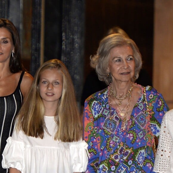 La reine Letizia d'Espagne, ses deux filles, les princesses Leonor et Sofia, et sa belle-mère la reine Sofia d'Espagne sont allées voir le spectacle "The Swan Lake Ballet" à l'Auditorium à Palma de Majorque. Le 2 août 2019.