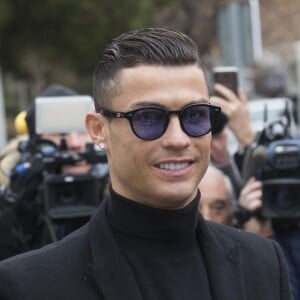 Cristiano Ronaldo quitte le tribunal avec sa compagne Georgina Rodríguez à Madrid le 22 janvier 2019.