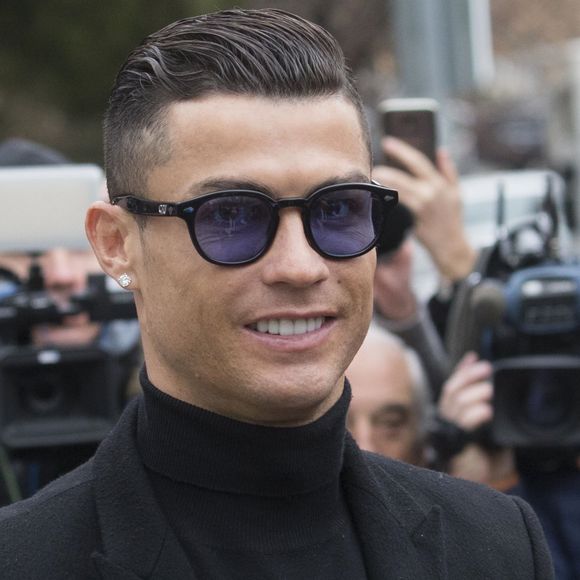 Cristiano Ronaldo quitte le tribunal avec sa compagne Georgina Rodríguez à Madrid le 22 janvier 2019.