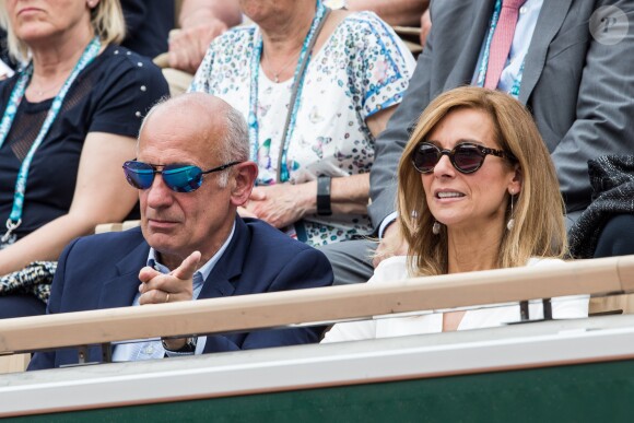 Jean-Michel Aphatie et Anne Gravoin dans les tribunes lors des internationaux de tennis de Roland Garros à Paris, France, le 31 mai 2019. © Jacovides-Moreau/Bestimage
